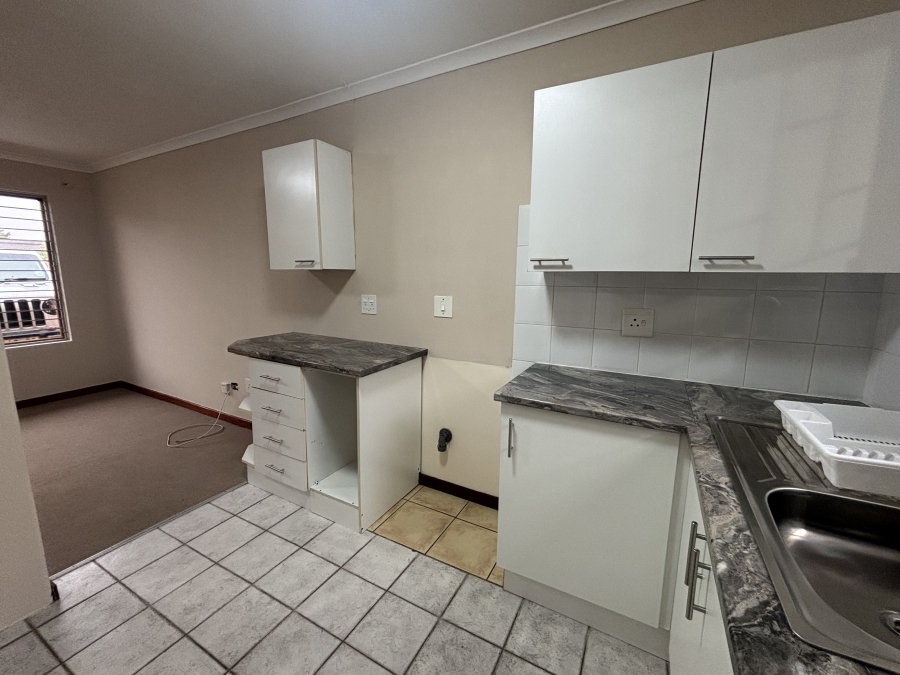 To Let 1 Bedroom Property for Rent in Fernglen Eastern Cape